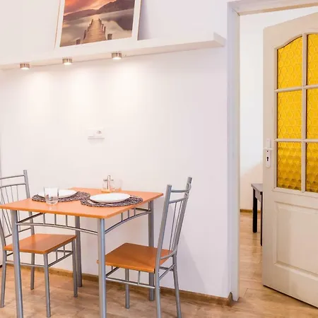 Apartment Wielopole 10 *